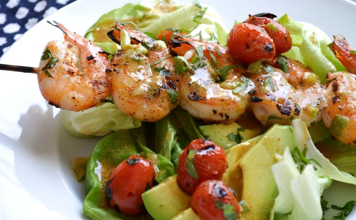 Креветки на гриле с овощами