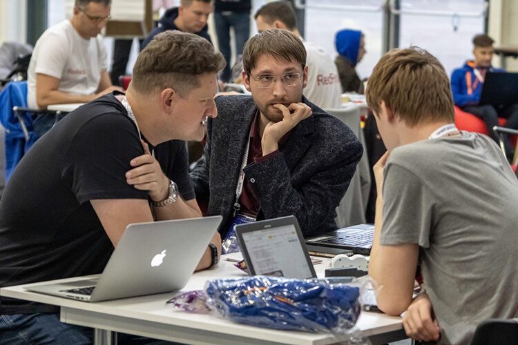    Ландшафт переформатировался, конкуренты внутри страны если не подружились, то хотя бы научились договариваться о том, что нужно отрасли. Но этого мало Фото: «БИЗНЕС Online»