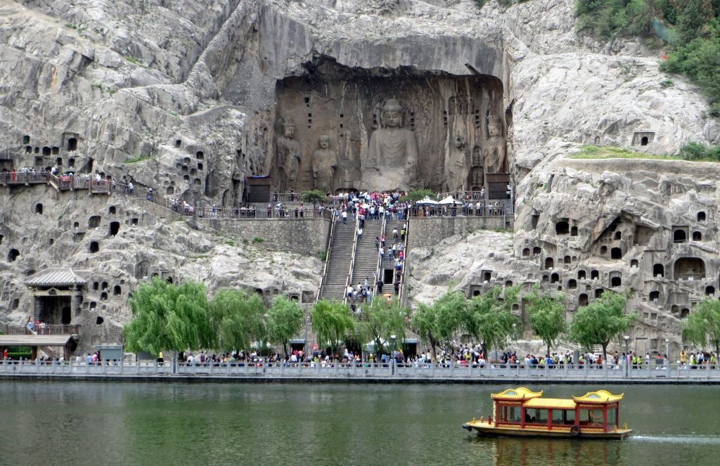 Пещеры Лунмэнь (Ворота Дракона). (Фото: bfish.livejournal.com)