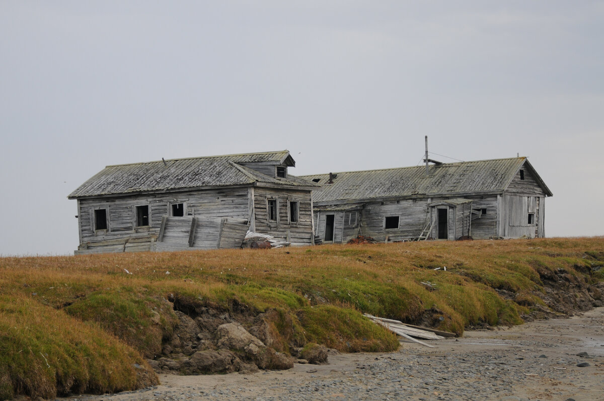 я так и не узнал предназначение этих строений