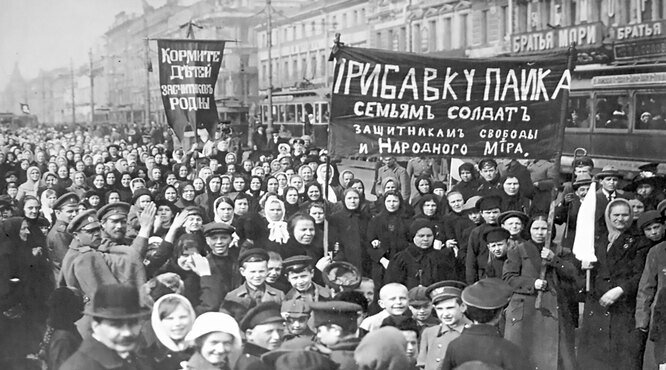 Забастовка работниц ткацких фабрик Выборгской стороны, известной под лозунгом «Хлеба и мира!»