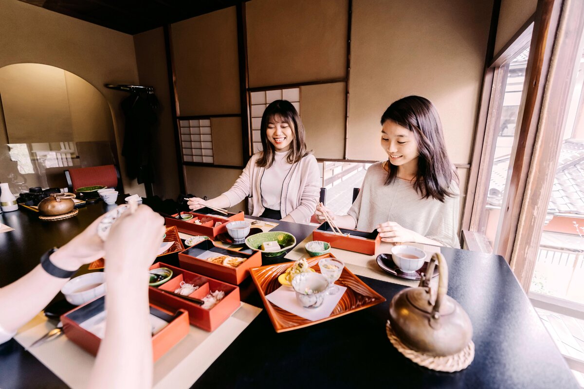    В Японии, Китае и Южной Корее нельзя оставлять чаевые в ресторанахFreepik