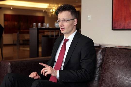    Сийярто счёл показательным уголовное преследование Трампа