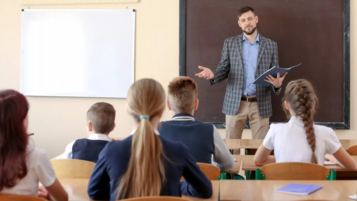     С нового учебного года в школьной программе появится новый предмет — Семьеведение. Он будет внеурочным, то есть помимо школьной программы. Сообщив об этом, вице-премьер Татьяна Голикова призвала девушек рожать первого ребенка в 24 года. Судя по всему, новый предмет будет примерно о том же.