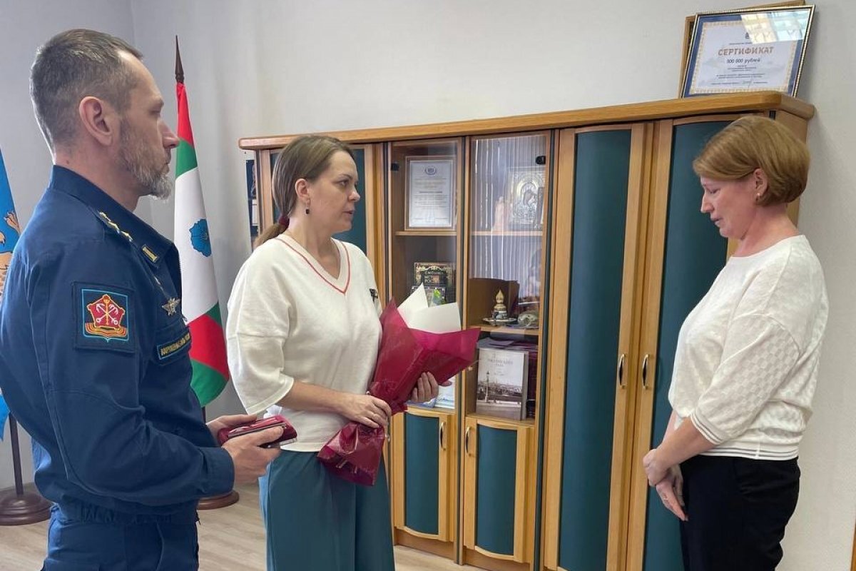   Вдове погибшего героя СВО из Палкинского района вручили орден Мужества