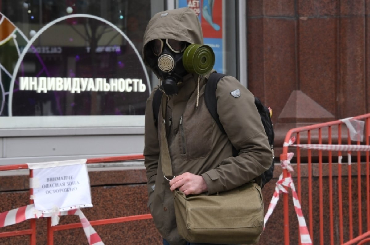    Всех неработающих петербуржцев собираются обеспечить противогазами