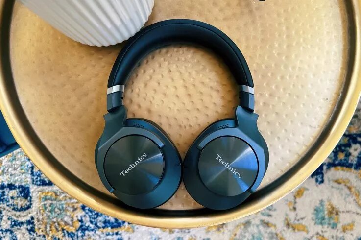 Новейшие беспроводные наушники Technics EAH-A800 сочетают в себе превосходное качество звука и премиальные функции, что делает их фантастическим продуктом / Фото Panasonic Global