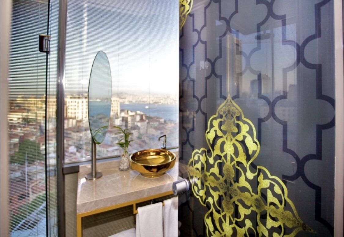 Вид из ванной отеля Taksim