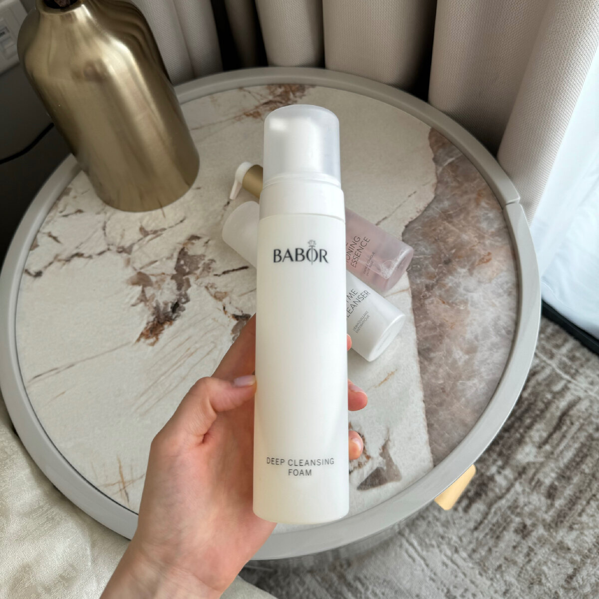 BABOR deep cleansing foam. 
Мягкая очищающая пенка для умывания.
• Нежное  и эффективное очищение кожи без раздражения и обезвоживания.
• Сужает поры и освежает.
Результат: идеально очищенная, сияющая, шелковисто-нежная кожа.