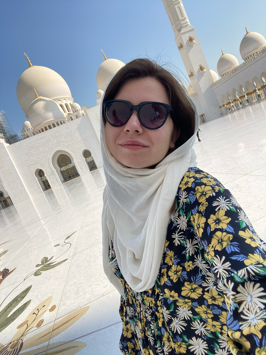 в Рамадан советую обязательно посетить главную мечеть в Абу Даби 