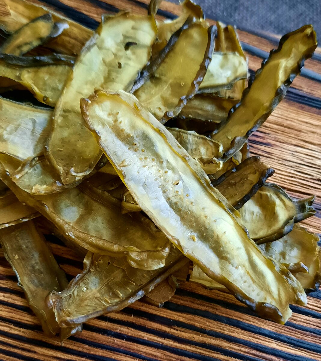 Фото автора. "Чипсы" из солёных огурцов.