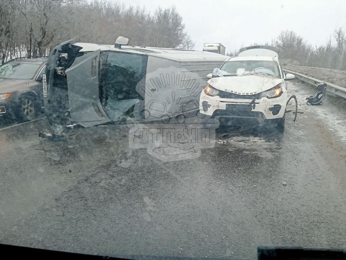 Маршрутка с 11 пассажирами, следующая из Мурманска в Гаджиево,  перевернулась | Хибины | Дзен