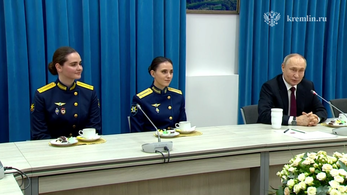    Путин поздравил краснодарских летчиц с грядущим Международным женским днем Фото: