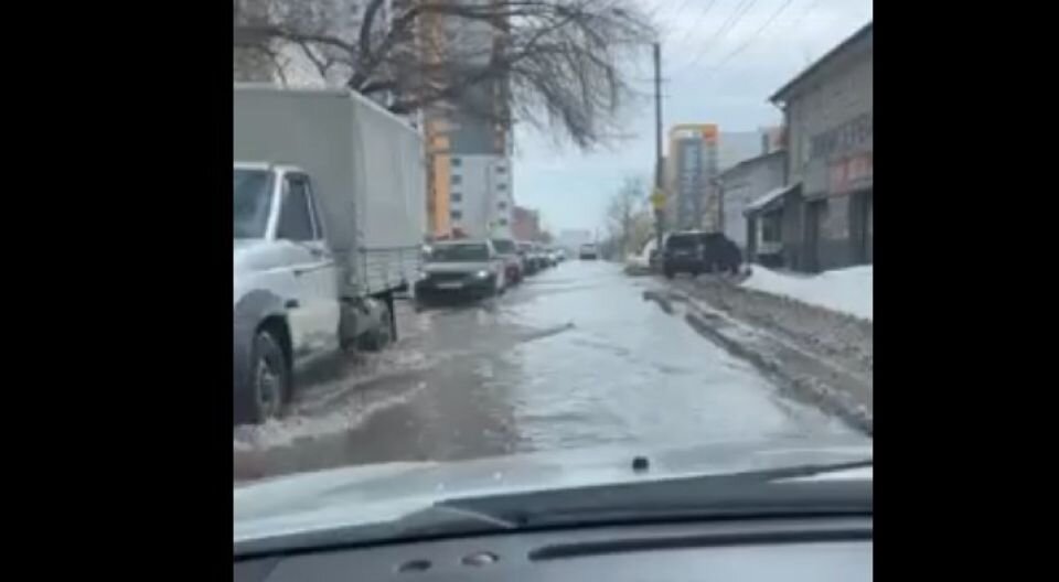    Прорыв на пересечении Ядринцева и Шевченко. Источник: vk.com/incident22