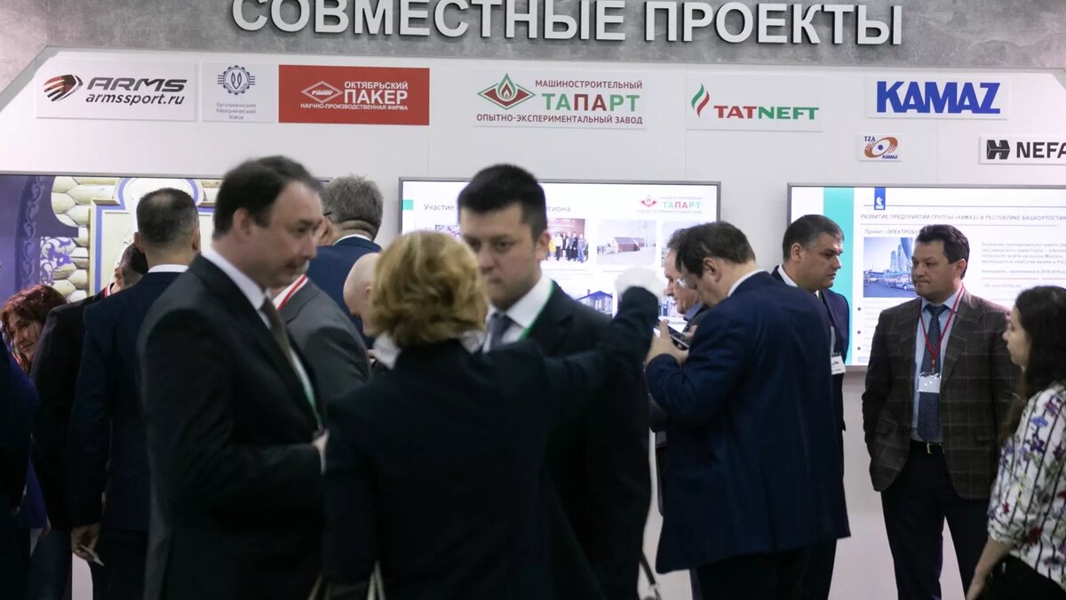     Деловой совет БРИКС в год российского председательства в объединении организует порядка 20 мероприятий. Об этом сообщил глава Торгово-промышленной палаты, председатель национальной части Делового совета БРИКС Сергей Катырин.