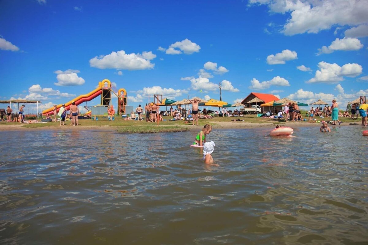 Отдых на соленом завьялово. Щелочное озеро алтайский край завьялово. Отдых на соленом завьялово. Завьяловские озера алтайский край. Три озера в завьялово алтайский край.