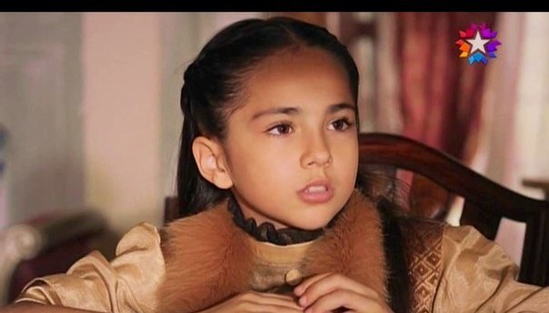 Хуриджихан в детстве. Любит играть в принцесс. 