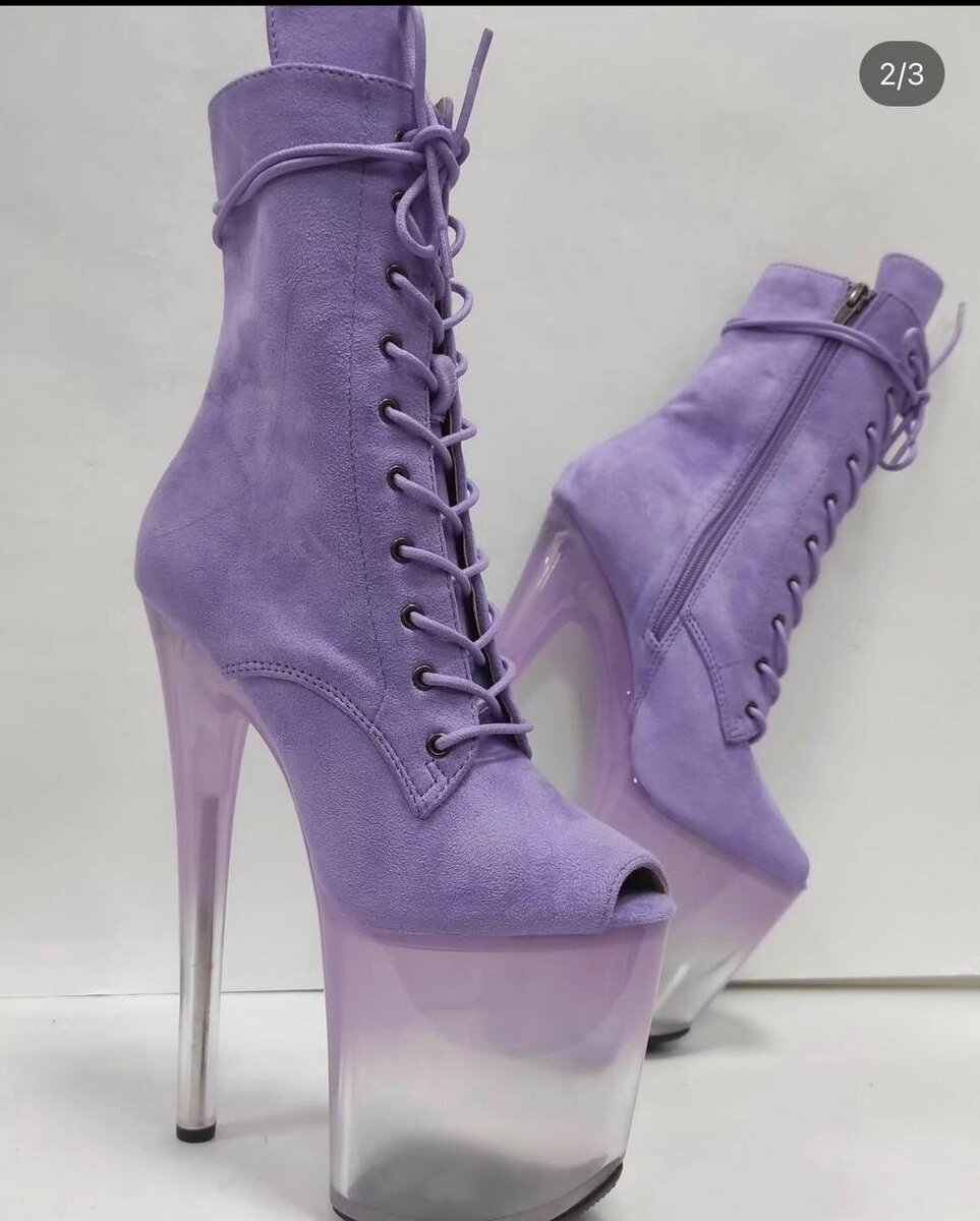 Ботинки горные, с шипами, чтобы цепляться за скалы.