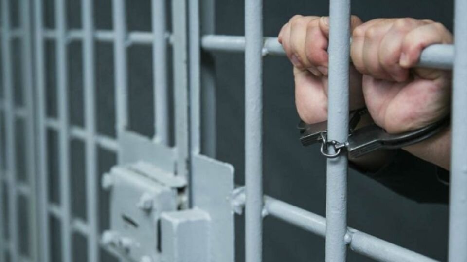 Тнт домашний арест. Электронный браслет для домашнего ареста. Находится под домашним арестом. Ограничение свободы. Домашний арест мера пресечения.