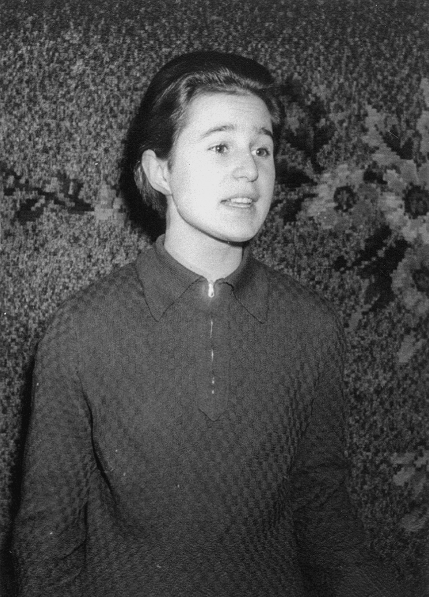 Инна Кашежева выступает в радиопередаче Всесоюзного радио. 1960 год 
Фото: Государственный архив КБР  