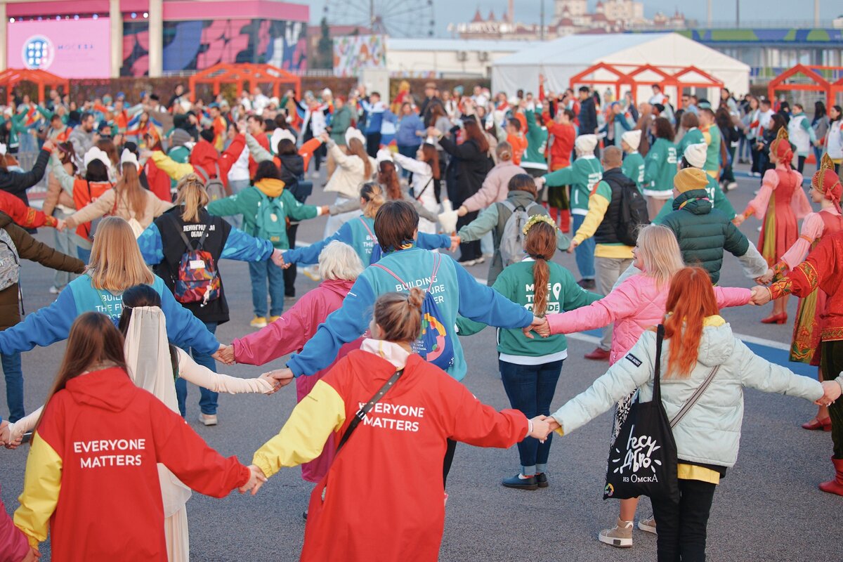 "Каждый имеет значение" - написано на спинах и наш ответ известному движению!