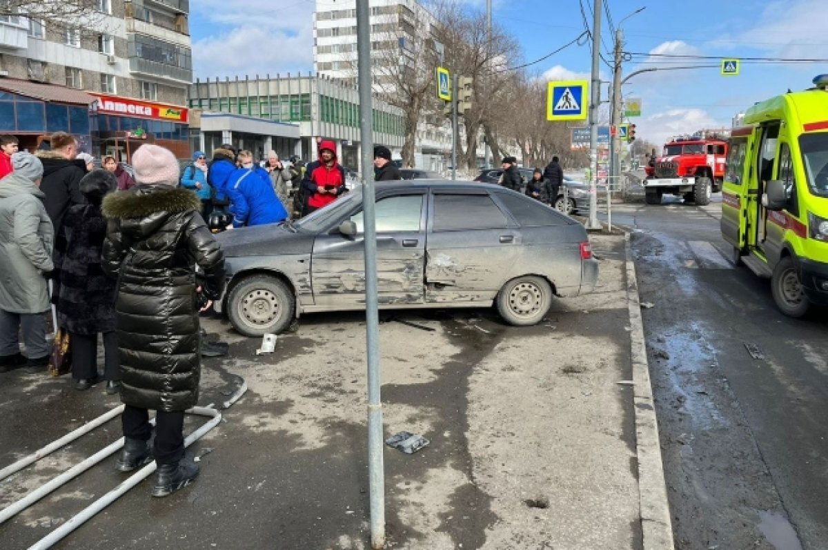    Виновникам ДТП в Челябинске, где сбили маму с ребенком, светит уголовка