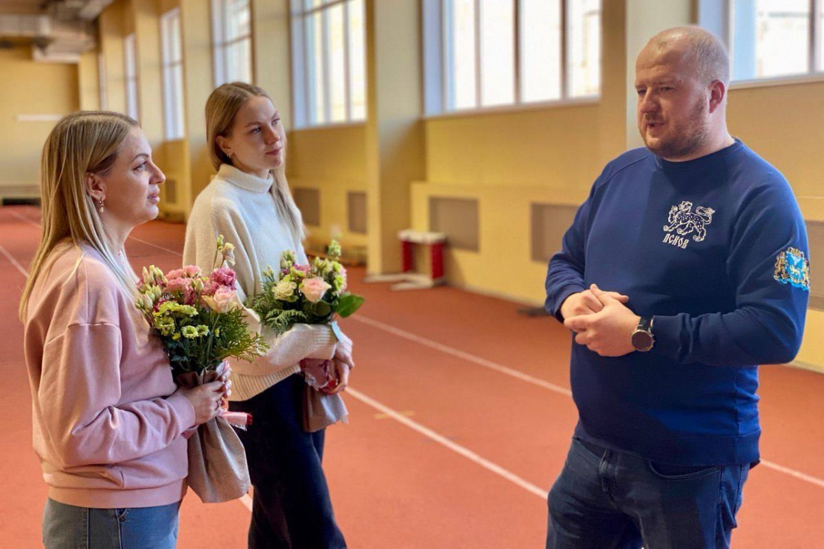    Покрытие в легкоатлетическом манеже на «Машиностроителе» в Пскове обновят