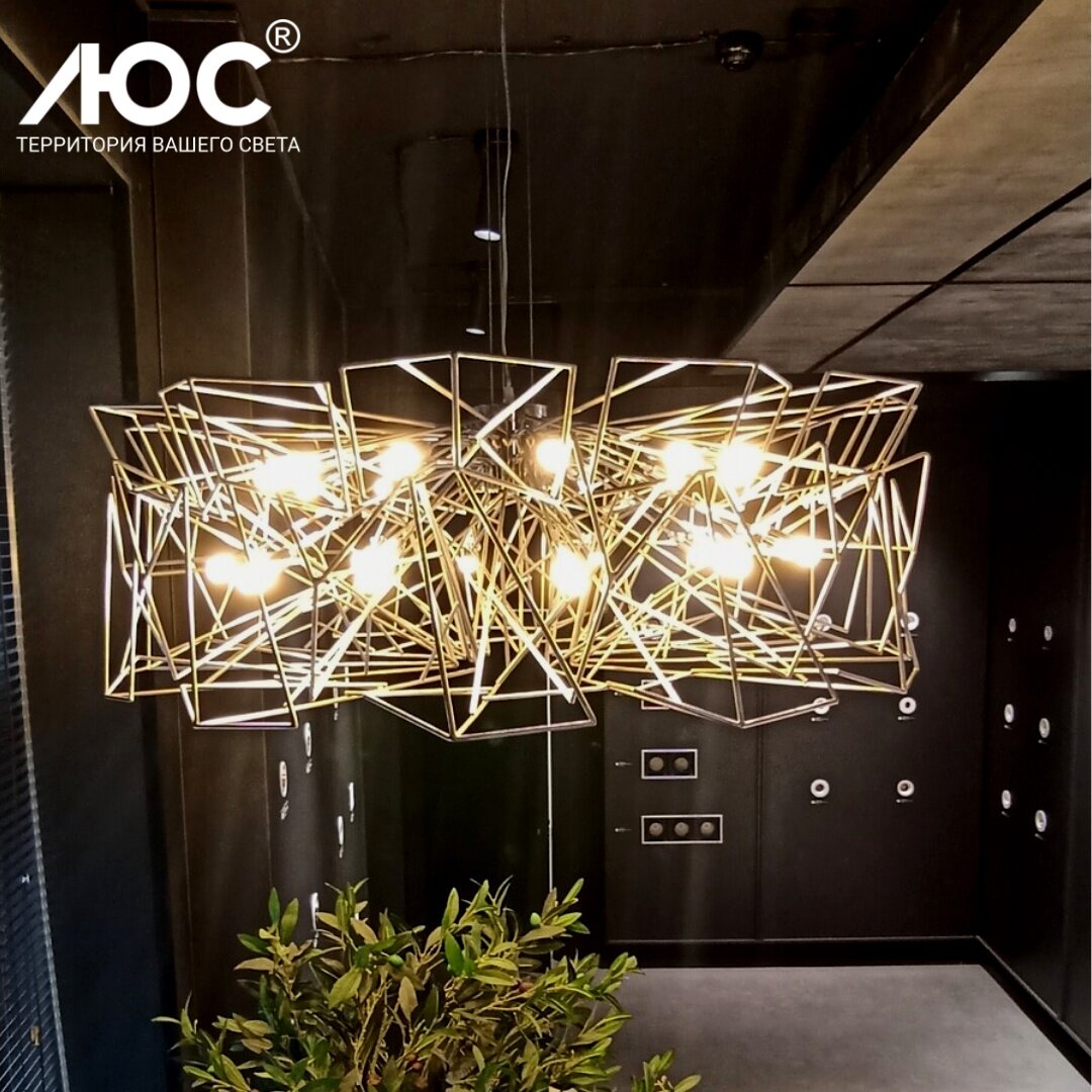 Серия освещения ЛЮС по мотивам известного дизайнера из Италии, который превращает свет в искусство - Кристиан Лава (Christian Lava). 67 506 рублей - диаметр 70 см. 118 389 рублей - диаметр 100 см.