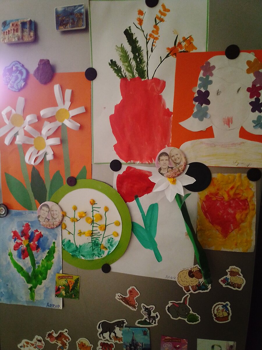 А вы куда размещаете "художества" детей? Тоже на холодильник?