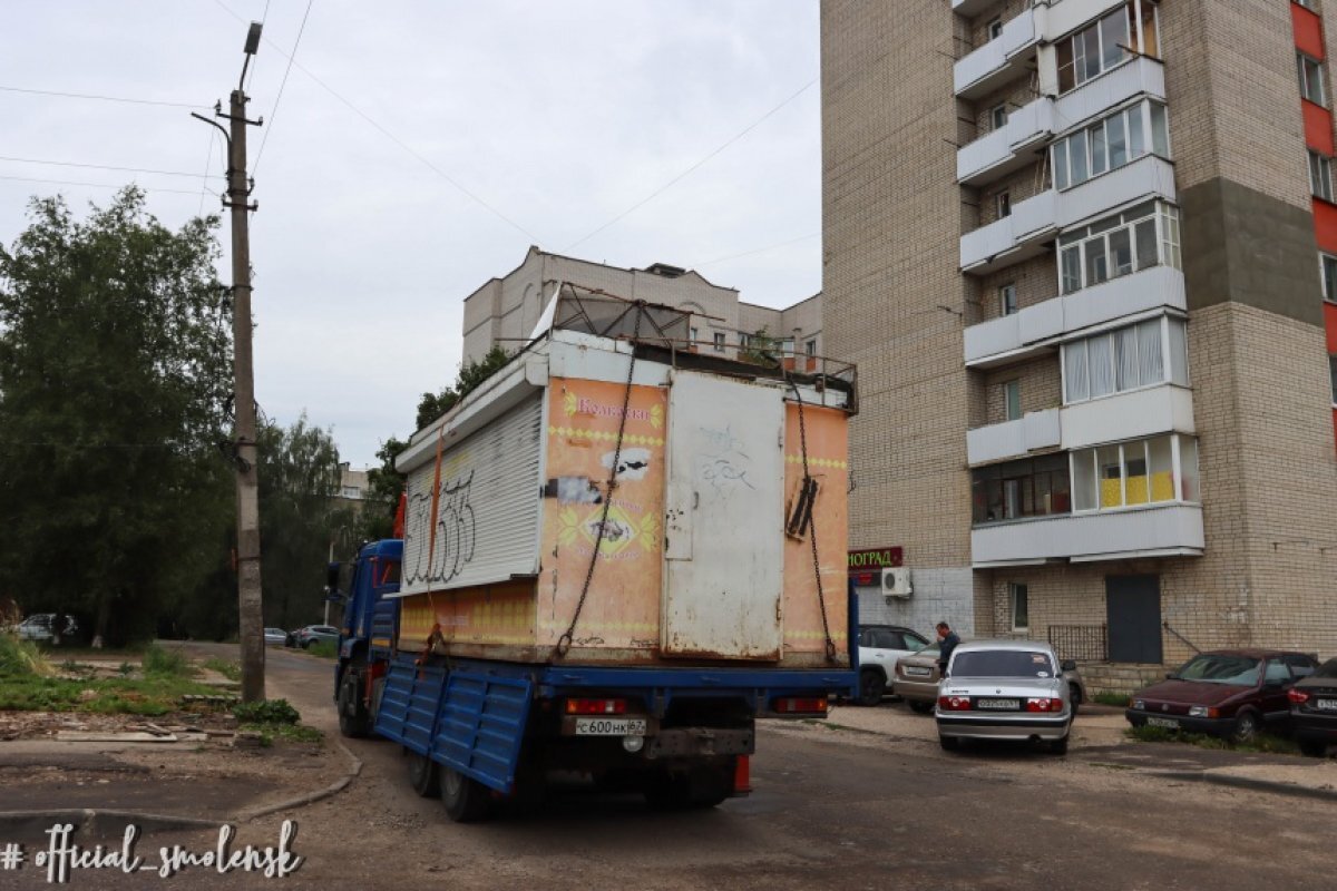    Два незаконных торговых объекта нашли в Смоленске