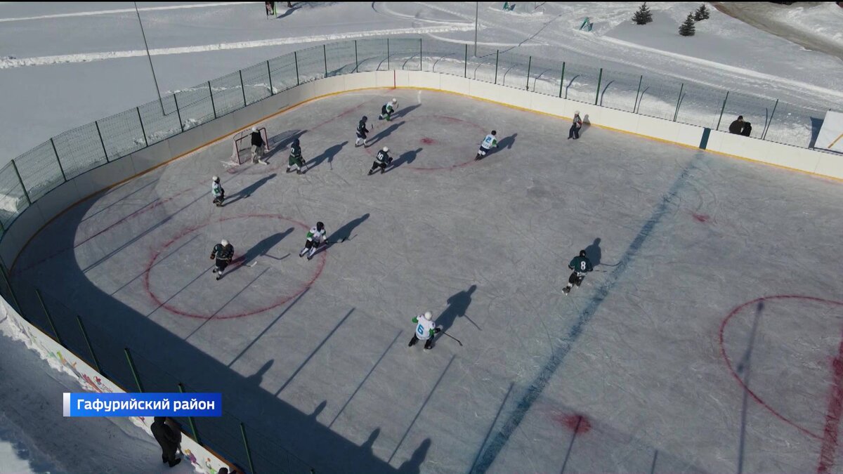   На катке санатория “Красноусольск” в Башкирии прошел турнир по хоккею, посвященный 100-летнему юбилею здравницы