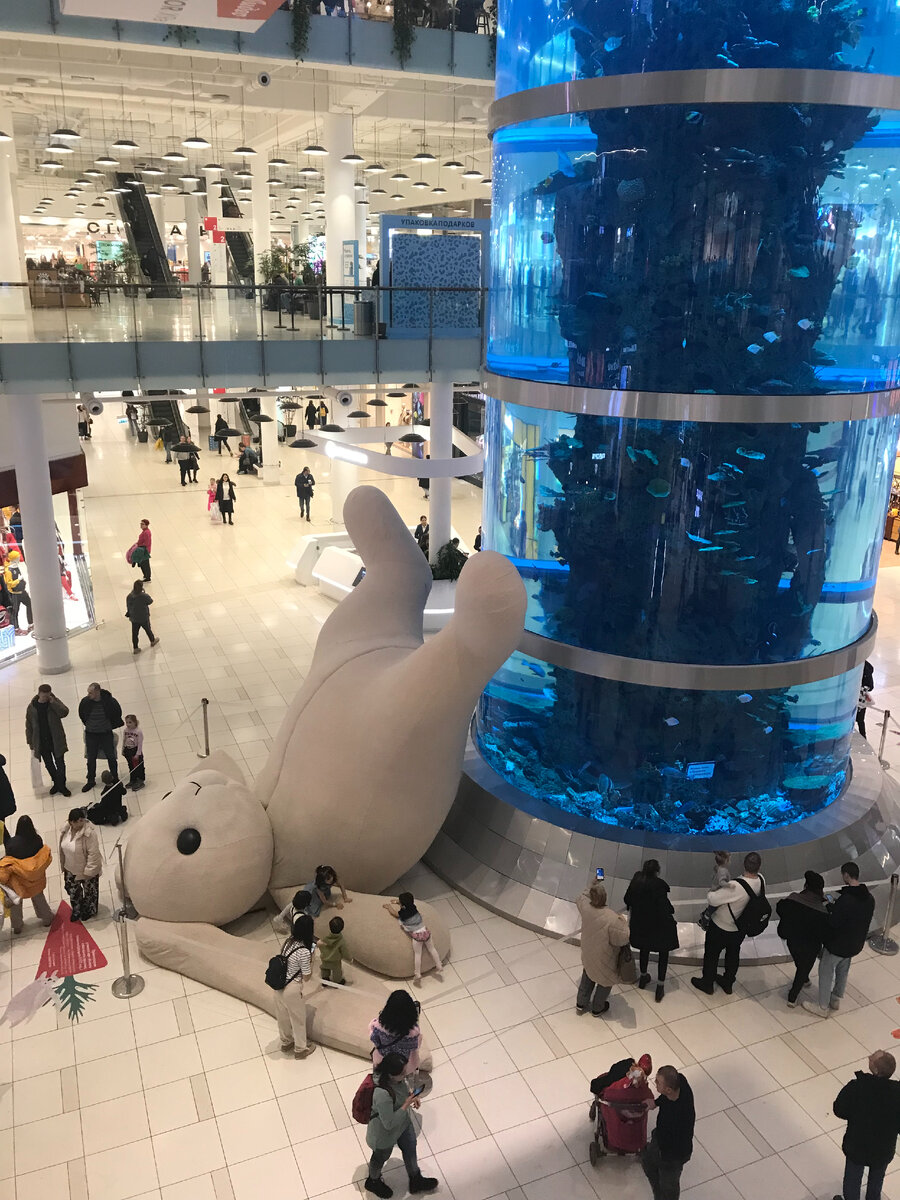 Интернет-маркетинг используют для продвижения Бизнеса, привлечения клиентов в офлайн точки продаж, для Онлайн-продаж Инфопродуктов (Консультаций, курсов, марафонов, тренингов) и для продвижения Бренда, товаров и услуг - все, кто что-то продает или оказывает какие-либо услуги