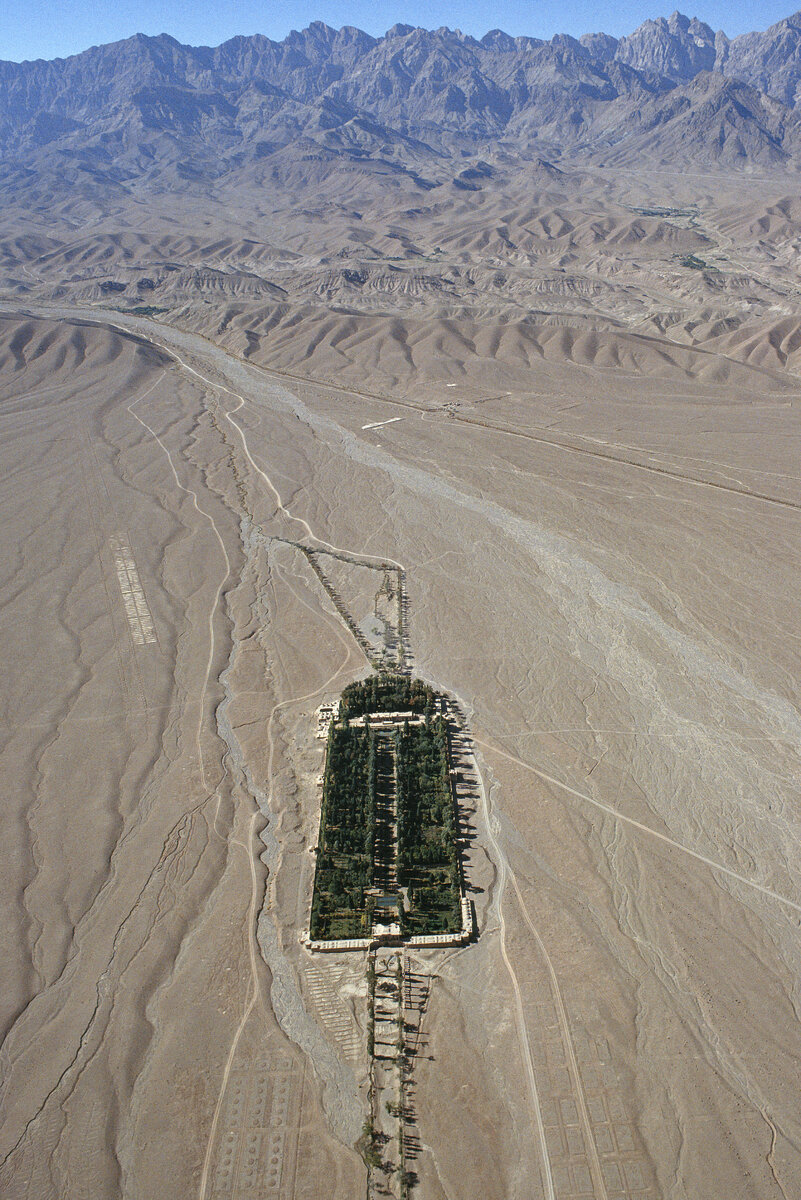 Один из исторических персидских садов, находящийся рядом с городом Махан, провинция Керман,