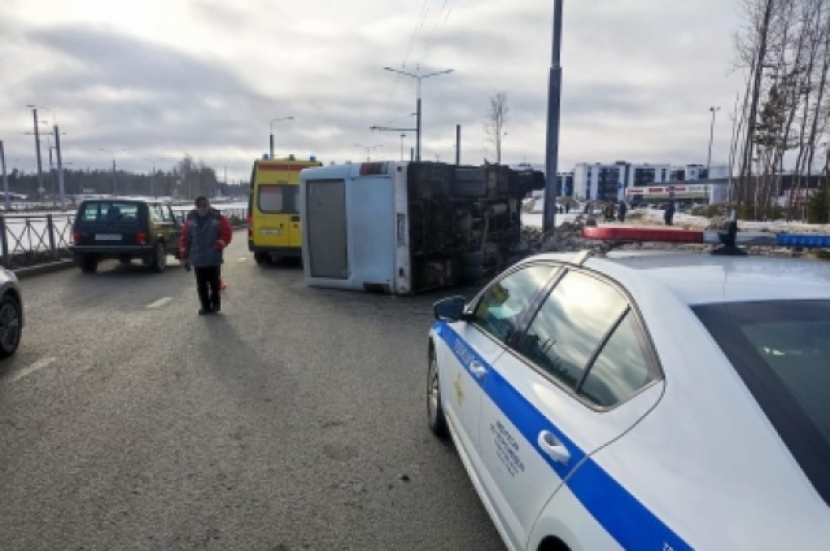    Пассажирский автобус перевернулся в Карелии