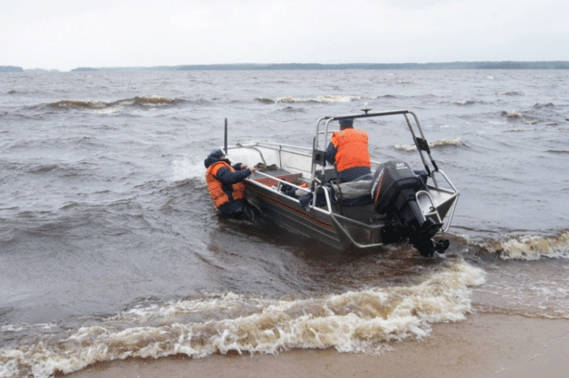 Спасательная операция на Сямозере. Фото с сайта Пресс-службы МЧС Карелии