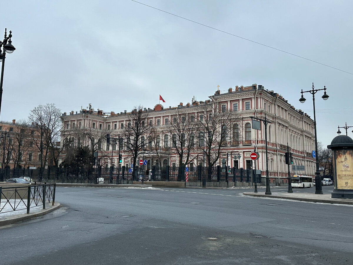 Когда и для кого строили дворец Труда, что интересного на Английской  набережной и многое другое – узнаем на прогулке по Петербургу | Павел  Бочкарев Путешествуем вместе | Дзен