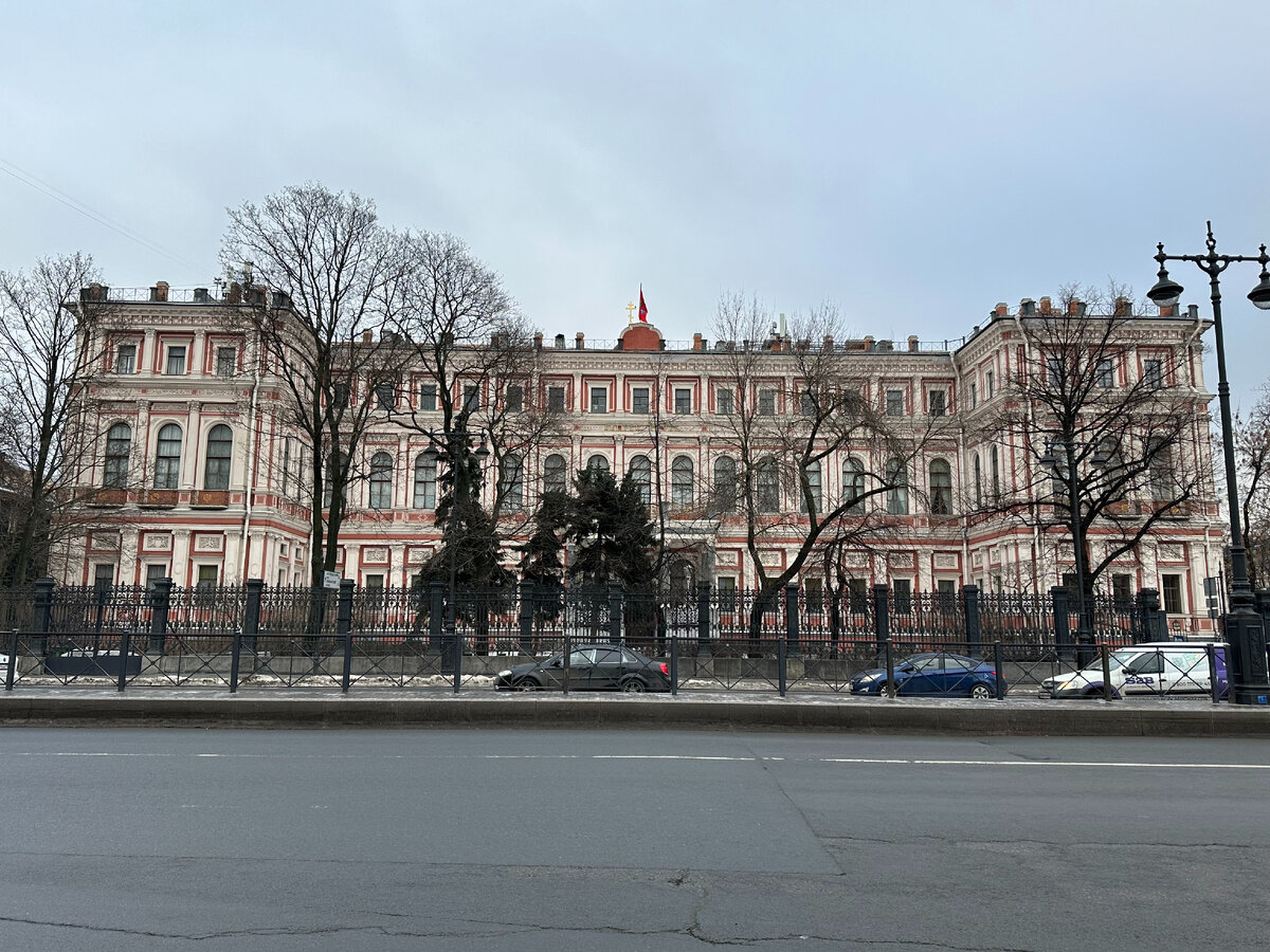 Когда и для кого строили дворец Труда, что интересного на Английской  набережной и многое другое – узнаем на прогулке по Петербургу | Павел  Бочкарев Путешествуем вместе | Дзен