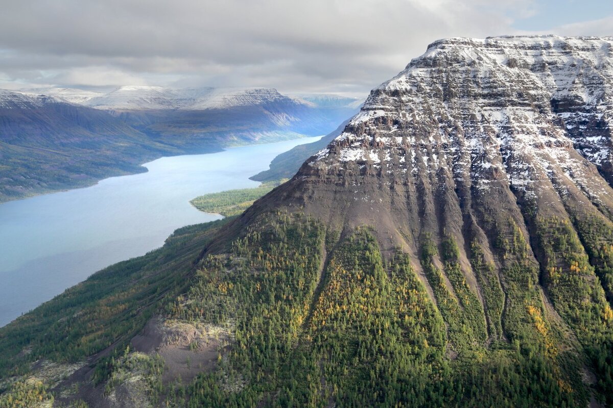 Траппы плато путорана. Яшмоид путорана. Ледник путорана. Иркиндинский водопад плато путорана. Базальтовое плато путорана.