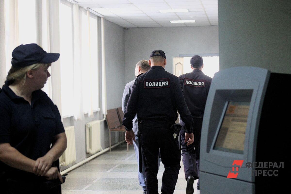 Выманив деньги, телефонные злоумышленники порой убеждают потерпевших совершить преступление.  Фото: Ольга Юшкова