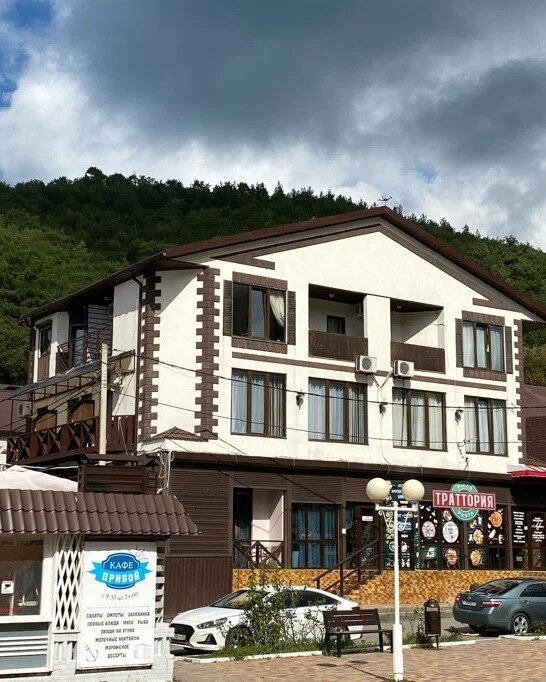 Гостевой дом "Джанхот". Наш номер на втором этаже (большие окна, без балкона). Фото взято из сети интернет для иллюстрации. ЛИСТАЙТЕ ФОТО ---> далее