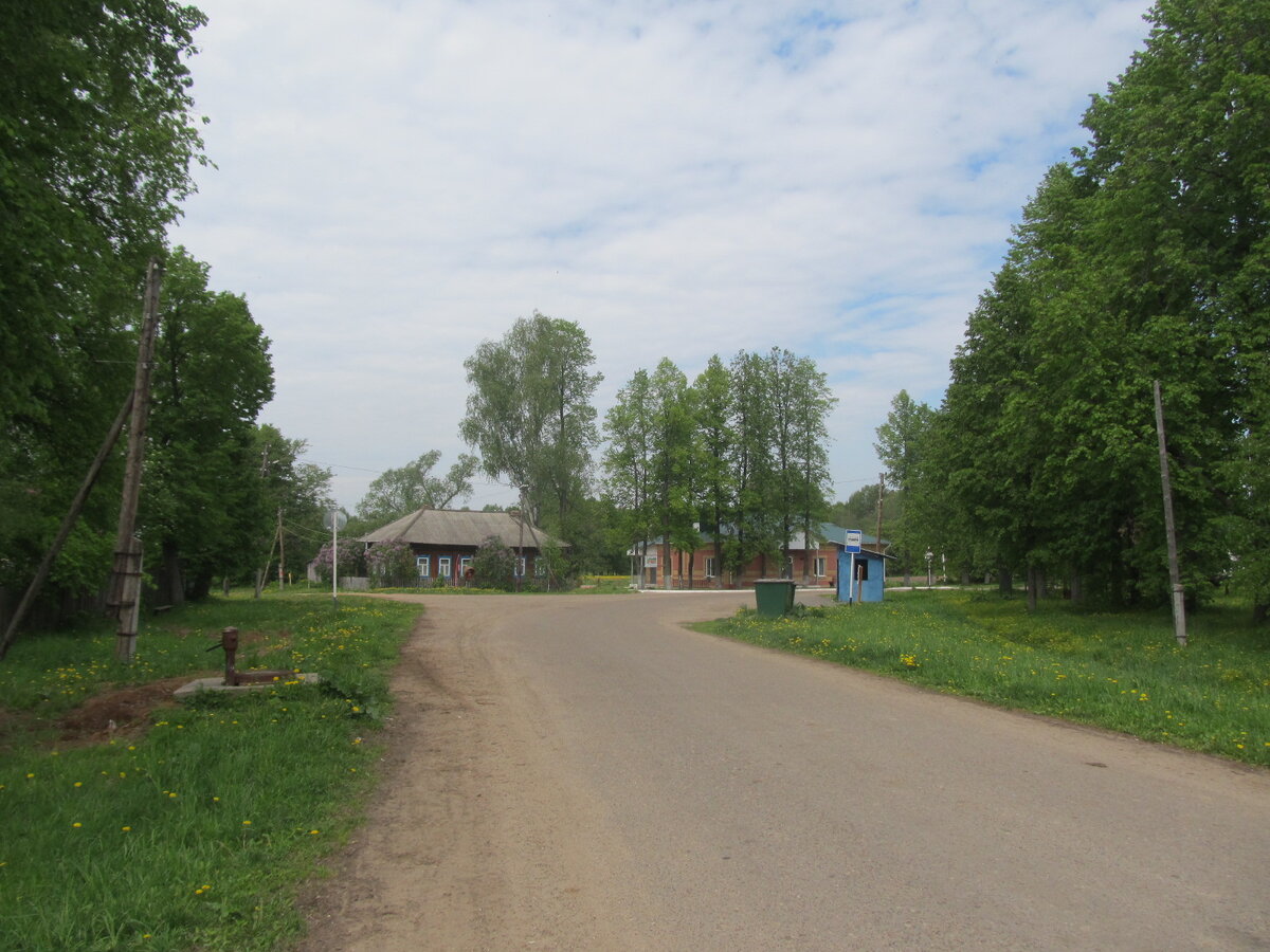 Задолго  до мусорной реформы контейнер вполне уместно...