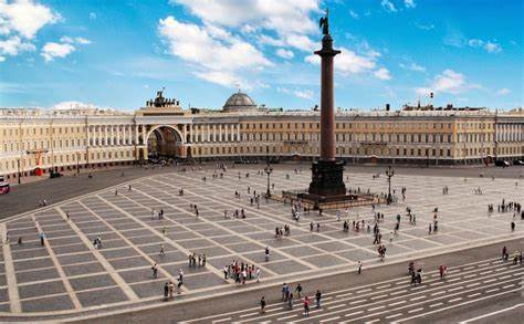 https://architectureguru.ru/palace-square-in-st-petersburg/