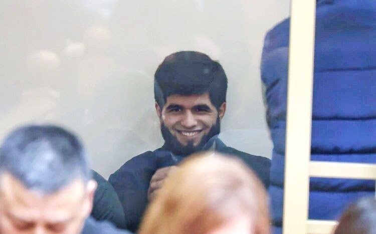 Он сказал на заседании "Я уже год здесь сижу, мама страдает". Представьте ощущение родителей убитого.