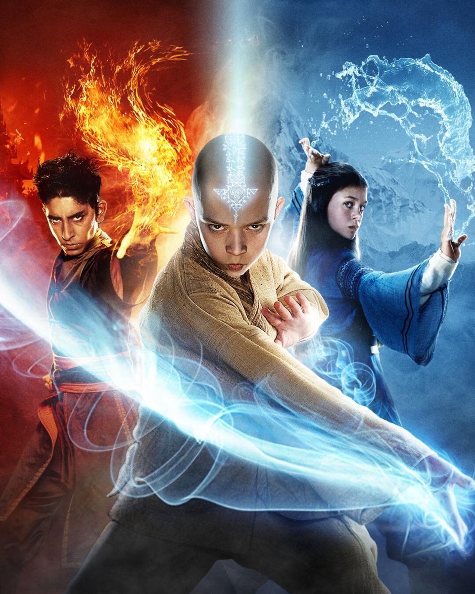 Даже на постере магия никакая. Просто фотошопом прибавили эффекты. Позор тебе Шьямалан. 