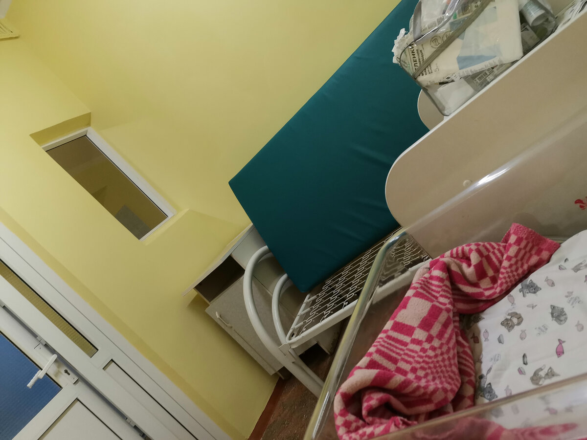 Днем эта палата выглядела лучше, а тут нас только привезли.