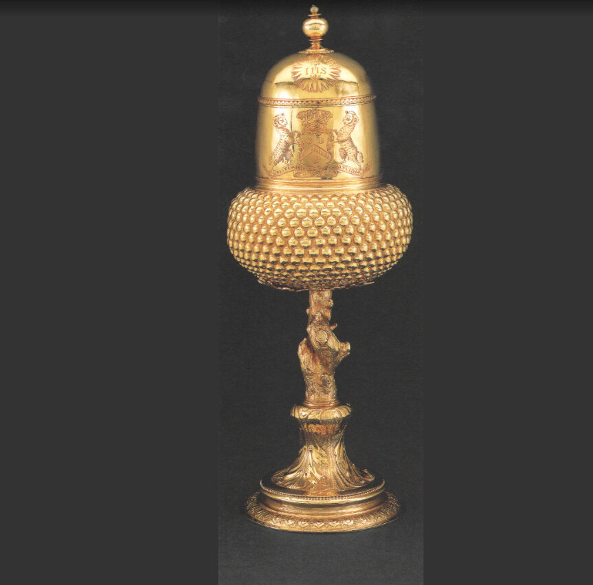 

Степлфордский золотой кубок - это самый ранний из сохранившихся экземпляров английской золотой посуды светского назначения.