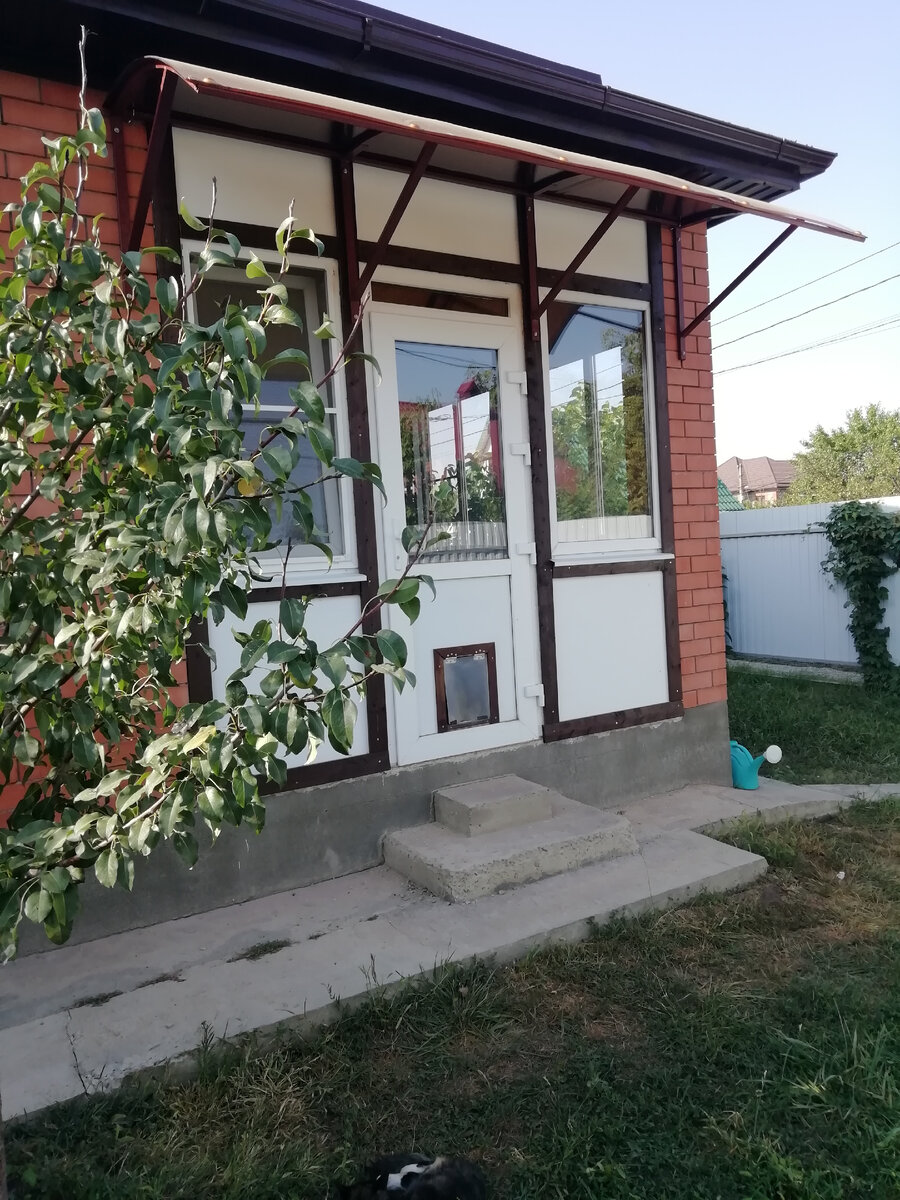 Одна из причин почему я закрыл веранду это именно пыль от дороги. А вторая что бы кошке зимой не дуло🤣