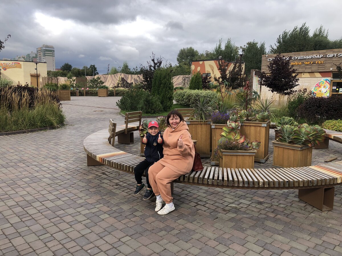 А это мы с внуком в Казансуком зоопарке