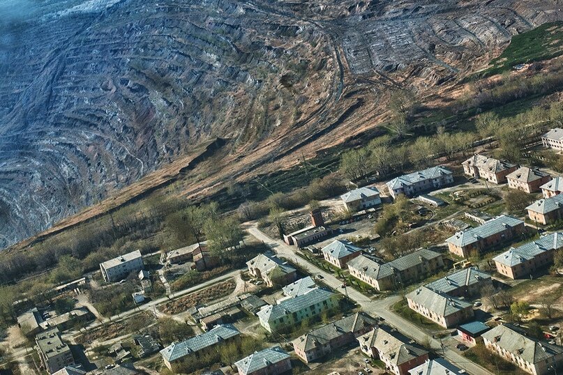 Как шутил Анатолий, о горах он впервые задумался, глядя на горы угольного шлака
