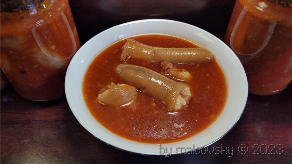 Хвосты свиные в томатном соусе